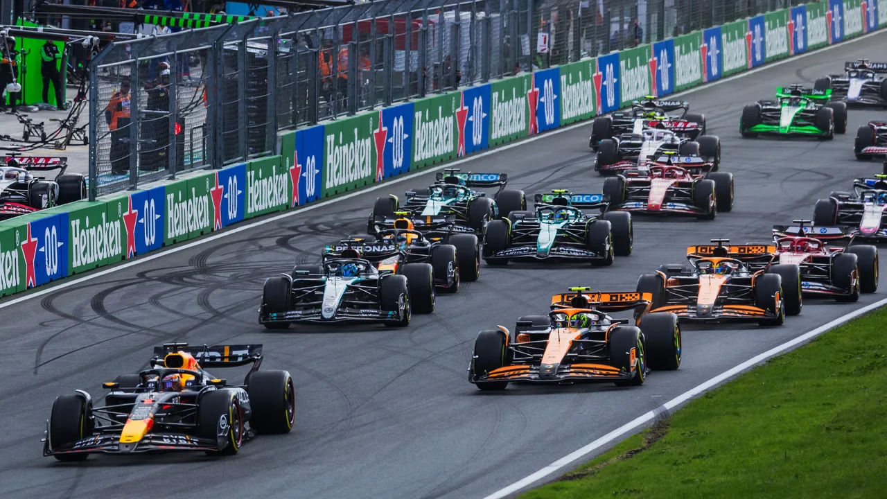'Ik denk dat we binnen nu en tien jaar een vrouw in de Formule 1 gaan zien'
