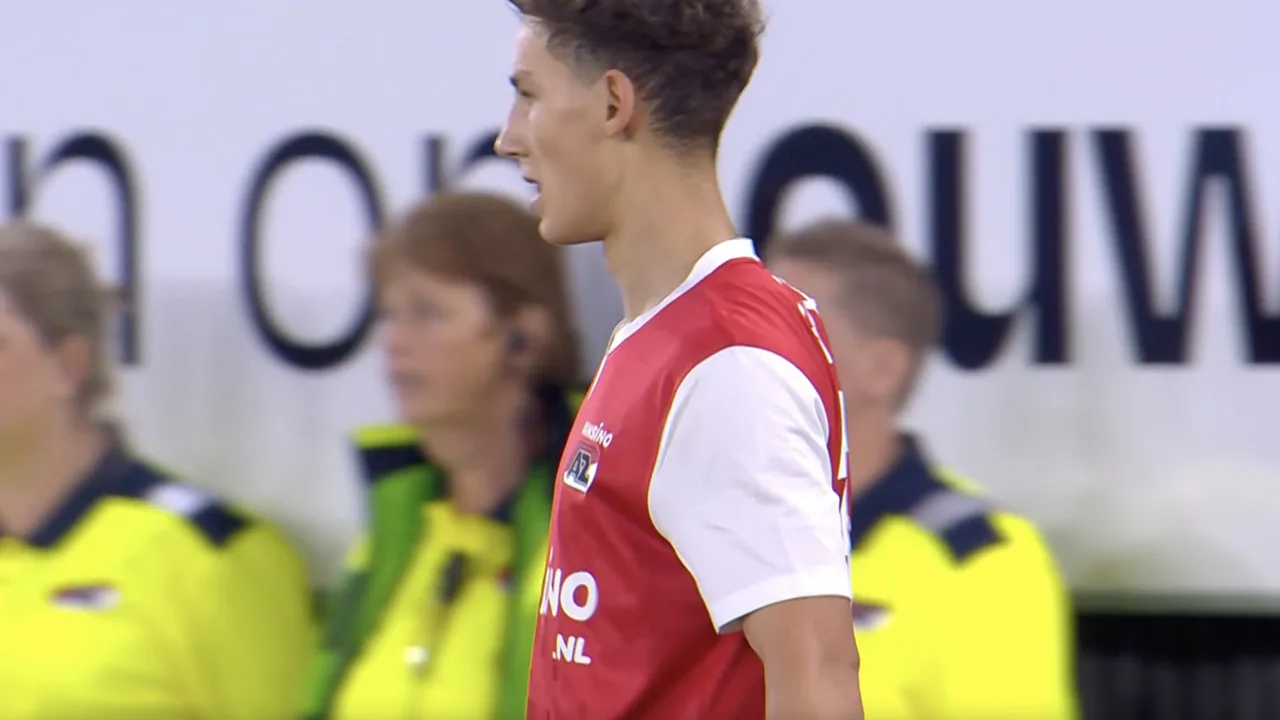 KANS: Van Bommel schiet van dichtbij tegen Santa Coloma-doelman 