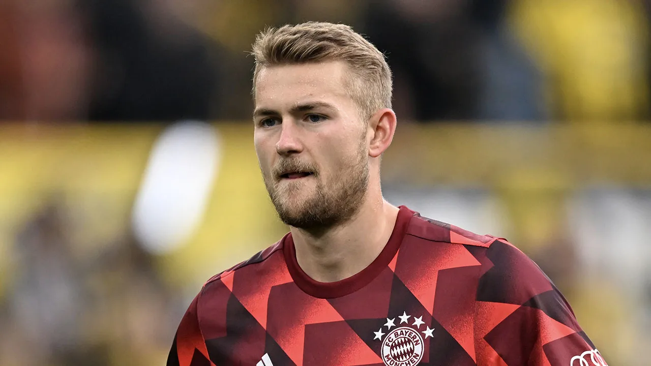 Slecht nieuws voor Van Gaal: De Ligt langer uit de roulatie