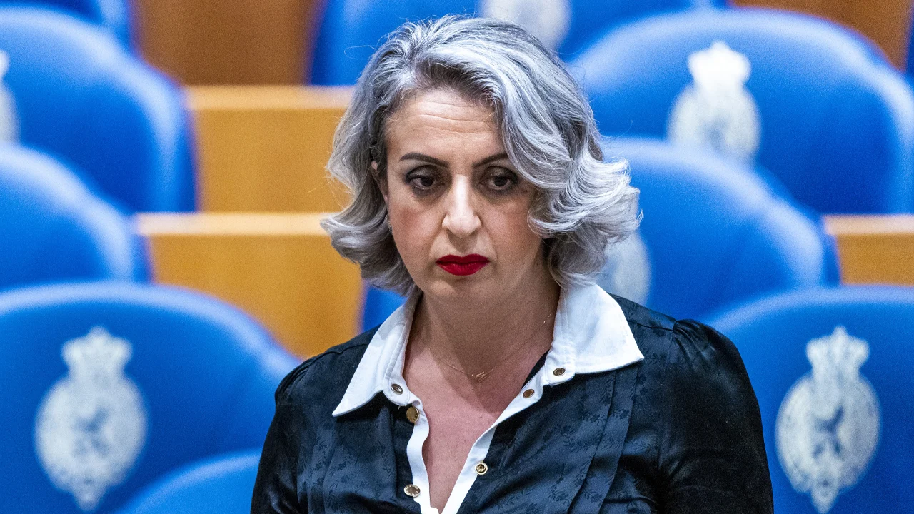 Volt zet Gündogan definitief uit fractie en royeert haar als lid