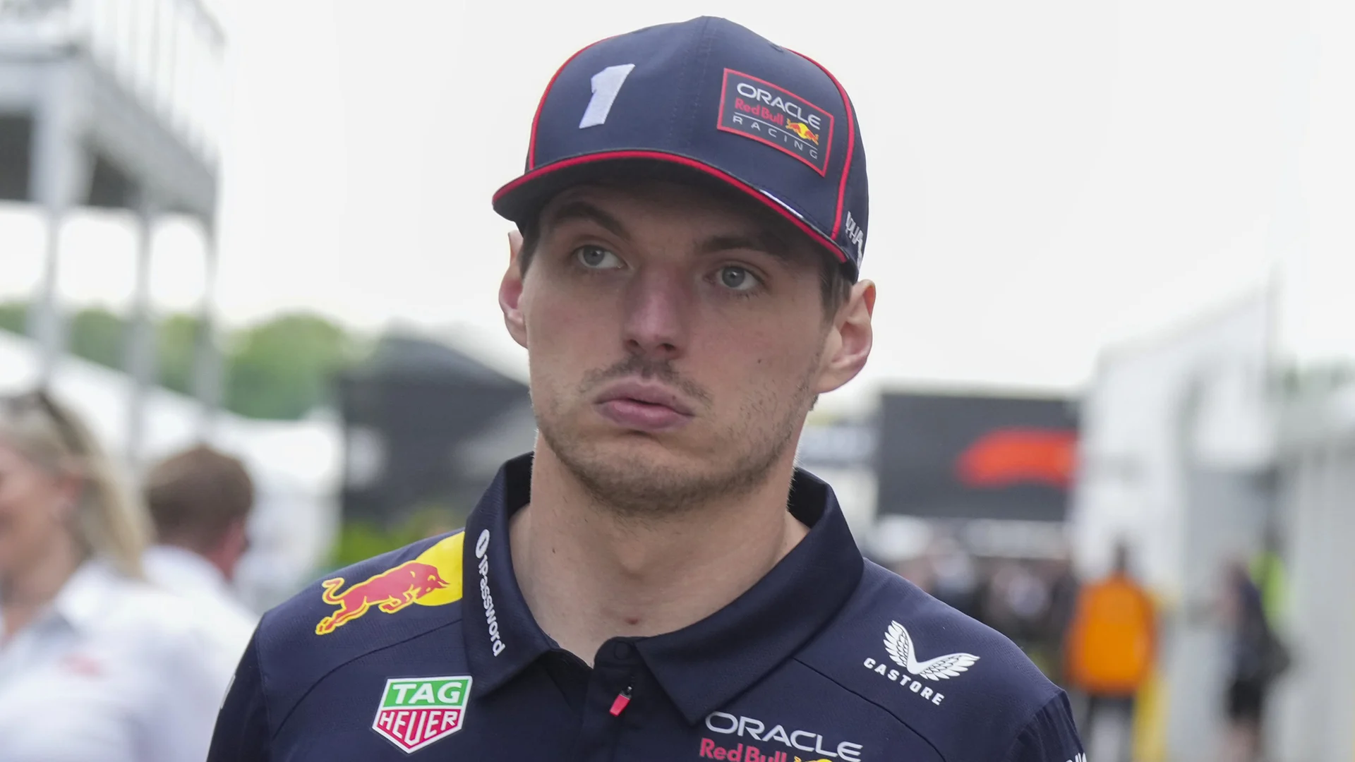 Max Verstappen past rijstijl ondanks gevaar van schorsing niet aan