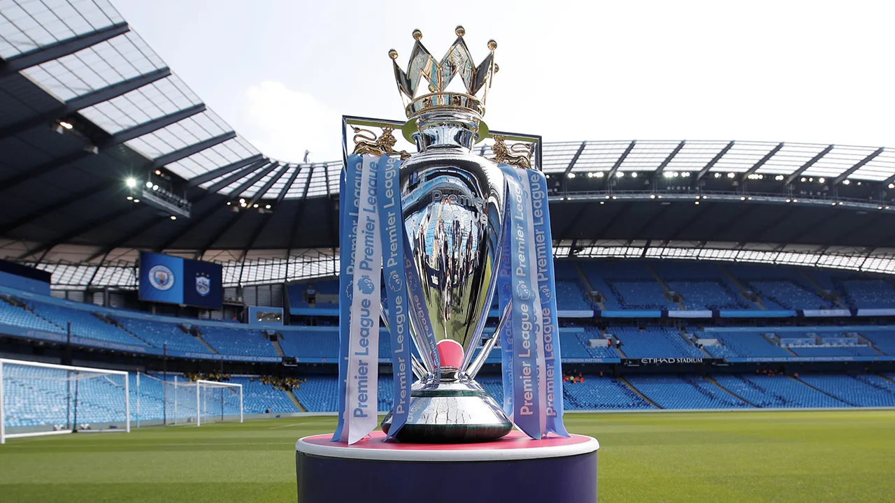 Helft minder coronagevallen in Premier League