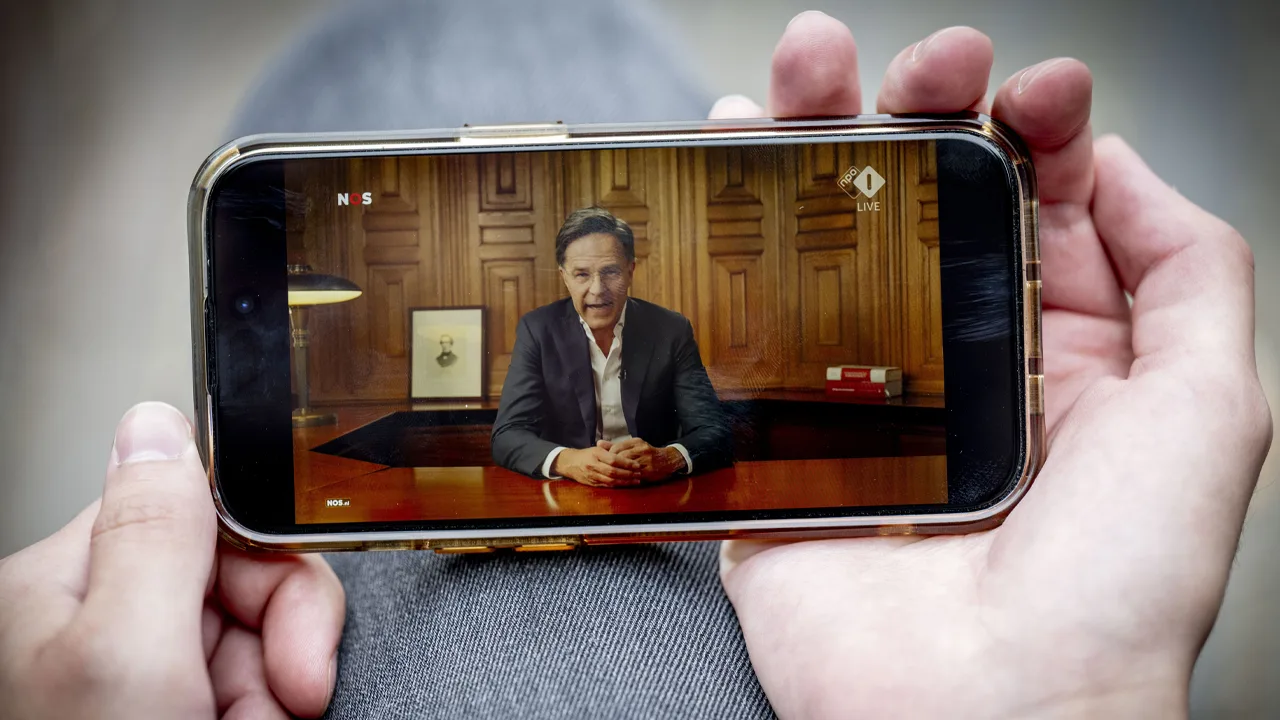 Rutte betuigt in tv-toespraak spijt over Groningen en toeslagenaffaire