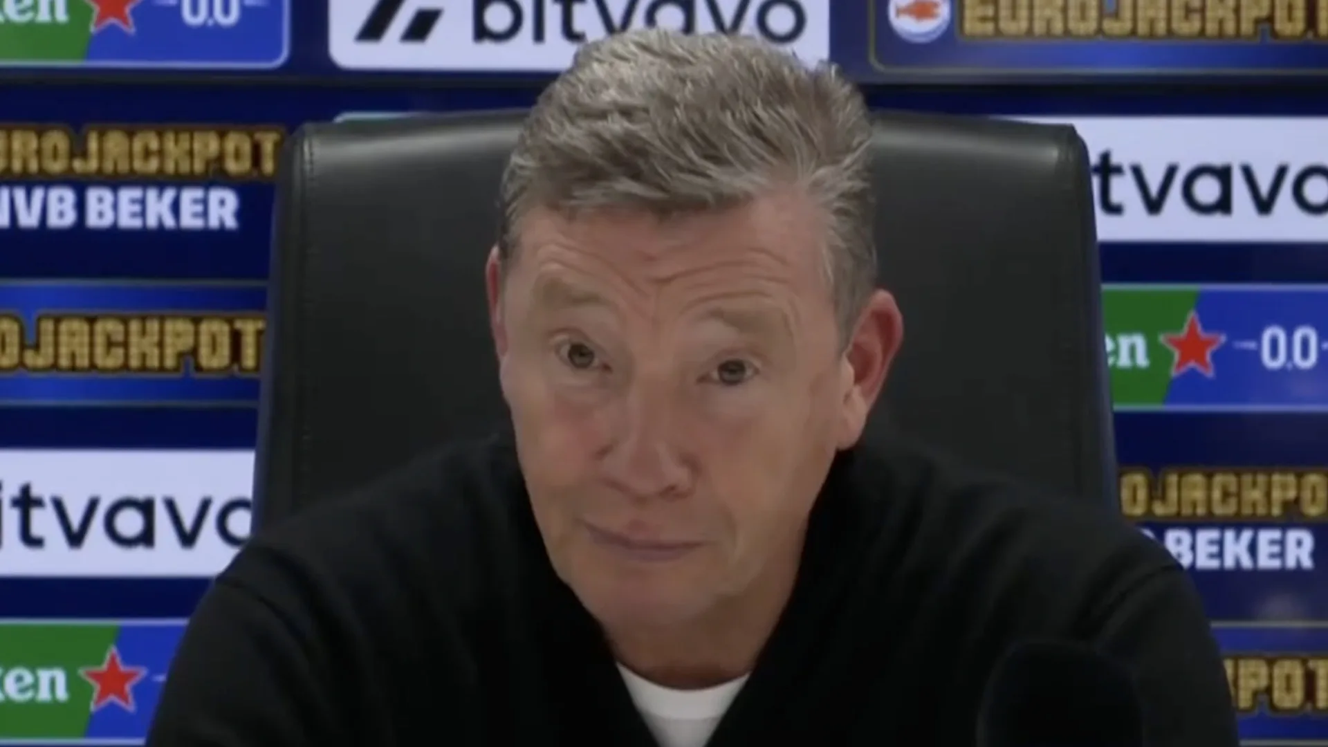 Leeroy Echteld wil aanblijven als hoofdtrainer van AZ: 'Ja, duidelijk'