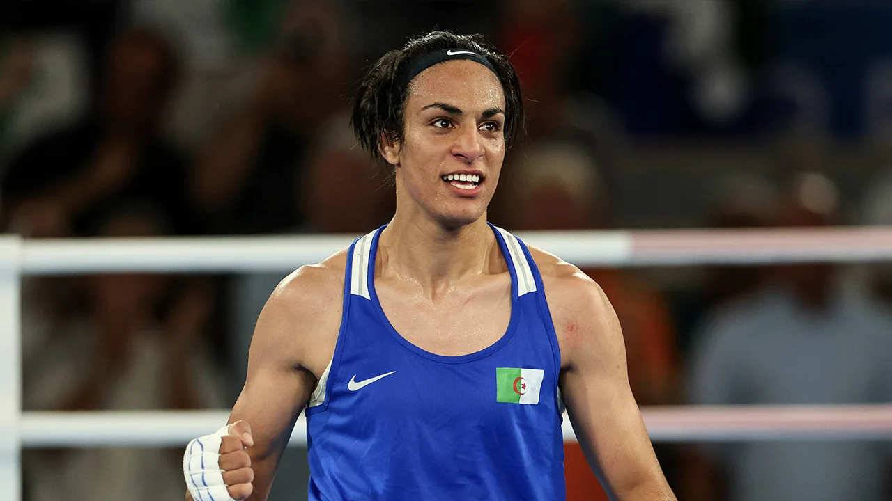 Veelbesproken Algerijnse boksster naar olympische finale na unanieme jurybeslissing