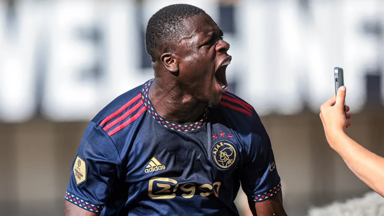 Brobbey wees aanbod van Ten Hag af: 'Ik moet slagen bij Ajax'