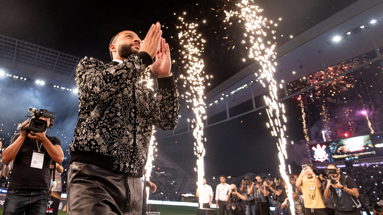 Memphis met uitgebreide show gepresenteerd in stadion Corinthians