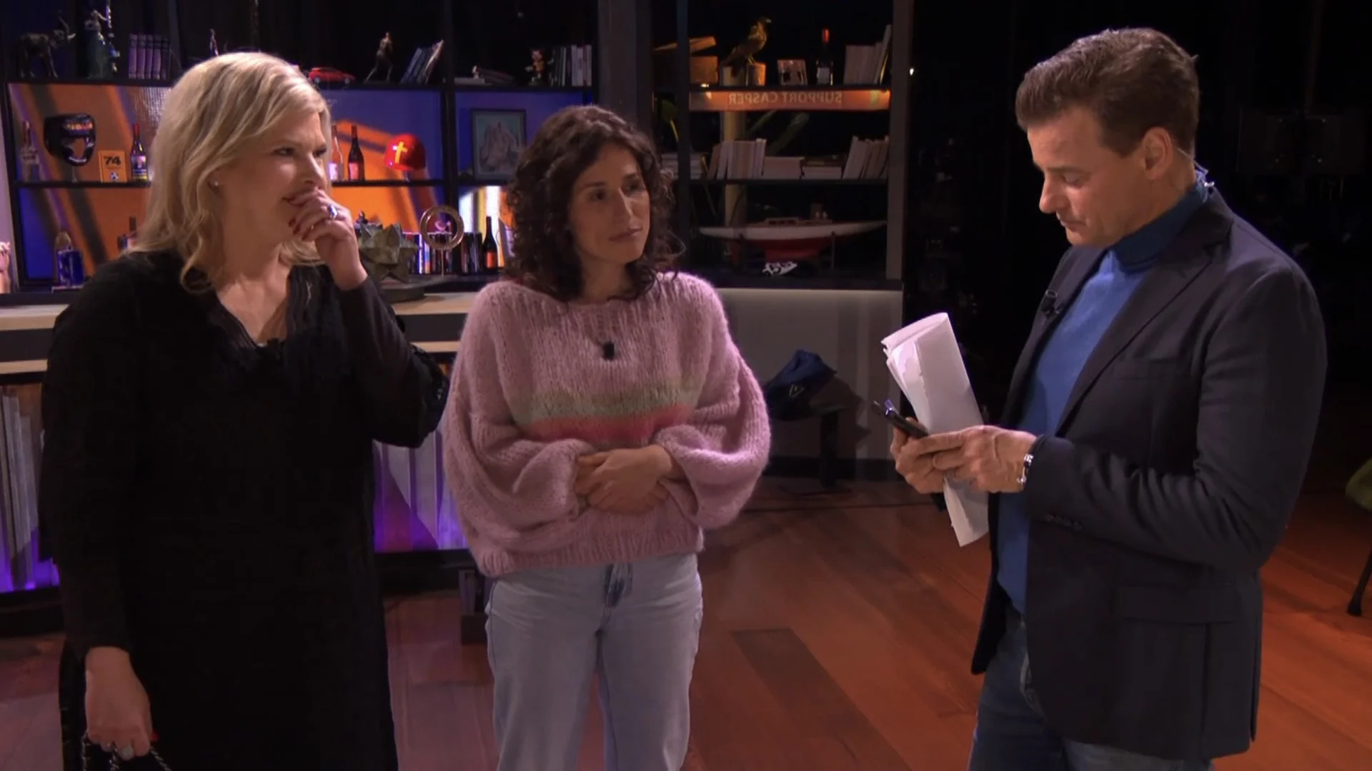 Wilfred leest berichtje van Henny Huisman voor na uitspraken in Vandaag Inside