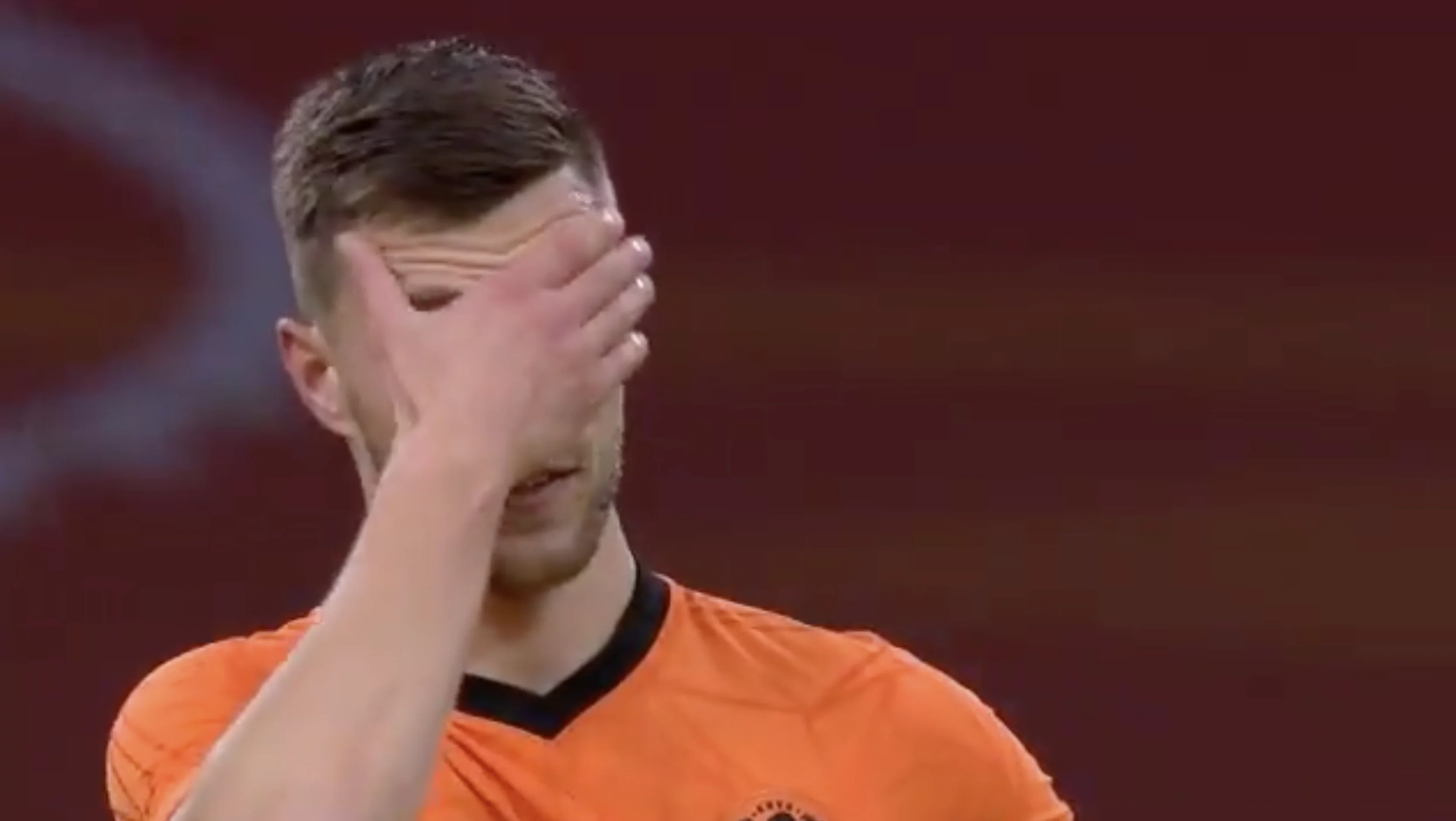 VIDEO - Spanje vroeg op voorsprong na fout Veltman