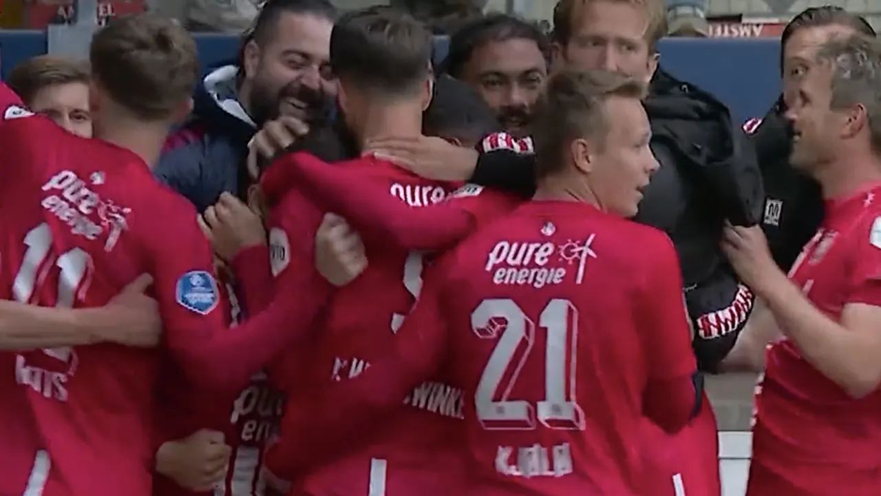 FC Twente slaat toe in slotfase en wint van Heerenveen in play-offs om Europees voetbal