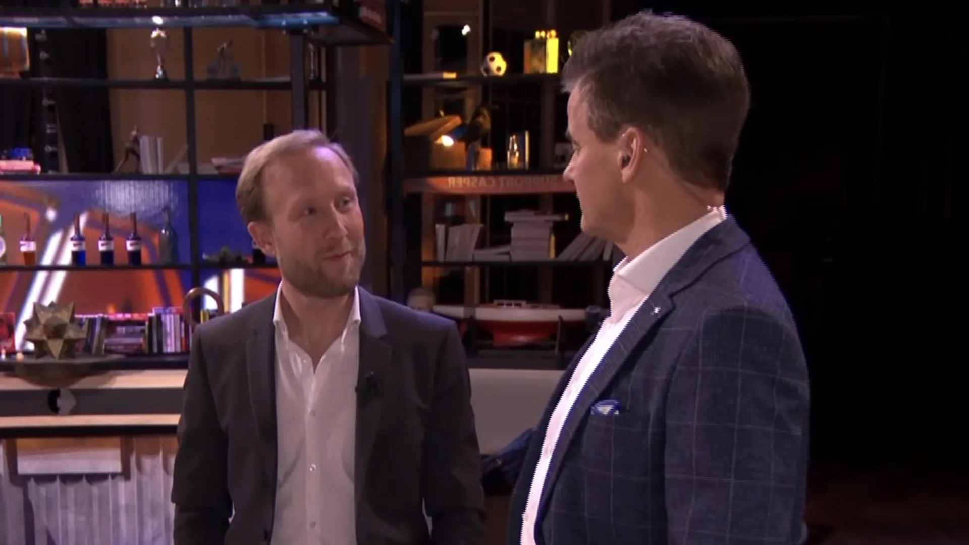 Raymond Mens vertelt aan Wilfred Genee wat hij nog wil bereiken in het leven