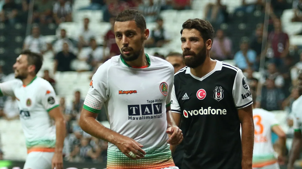 Aissati (33) duikt op bij NEC