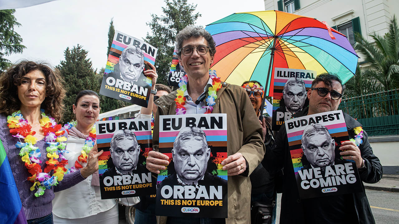 Politie Boedapest handhaaft Orbáns verbod op de pride; burgemeester laat mars doorgaan