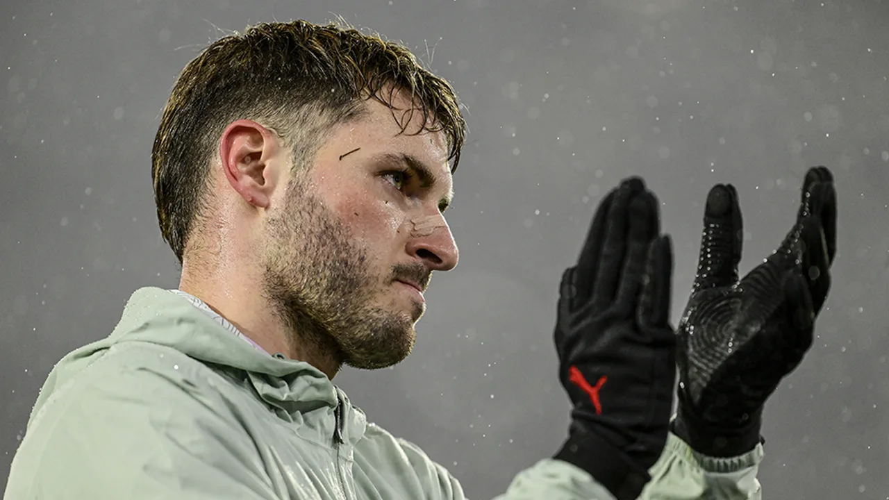 Video: Santiago Giménez toont in spelerstunnel op bijzondere wijze respect voor Feyenoord