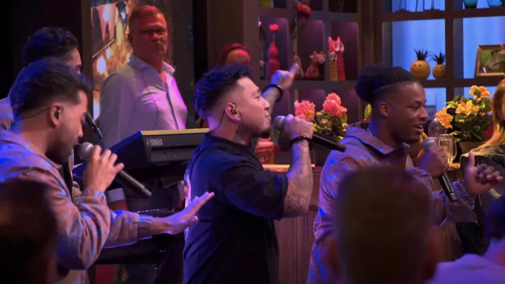 Treasure speelt 'Uptown Funk' in commercialbreak van De Oranjezomer