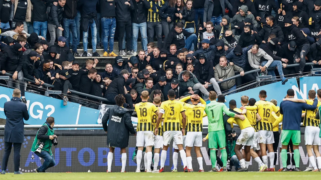 Goffertstadion van NEC in Nijmegen tot nader order gesloten na instorten deel tribune