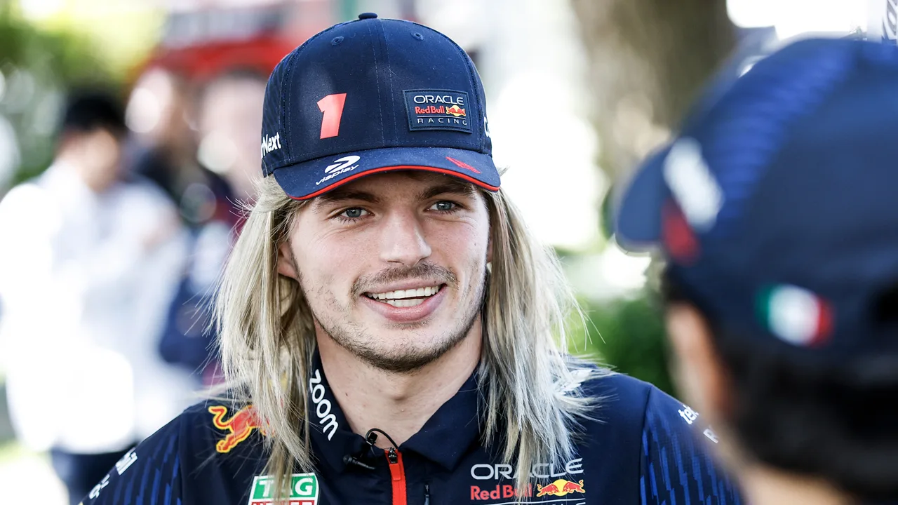 Max Verstappen steelt de show met 'nieuw kapsel' op circuit van Melbourne