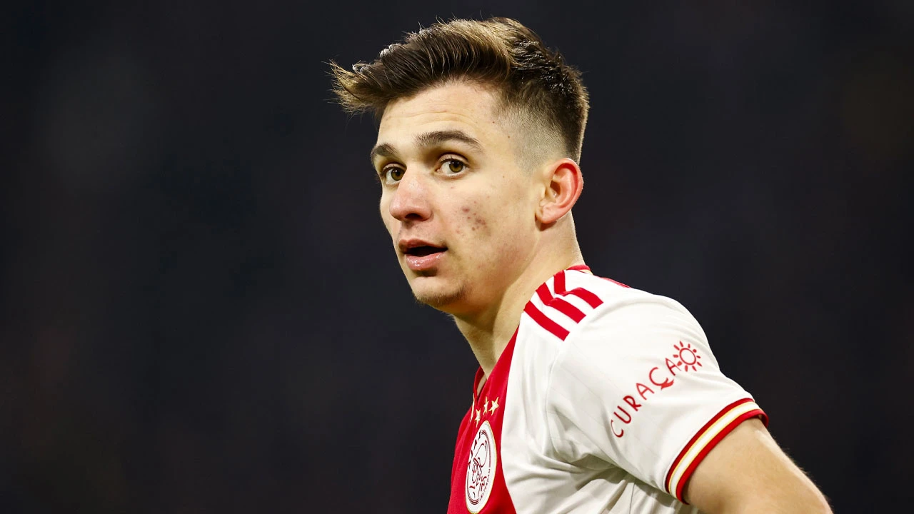 Ajax bevestigt vertrek en transfersom van Francisco Conceição