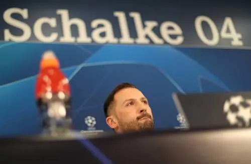 Schalke 04 gunt doelman Fährmann basisplaats