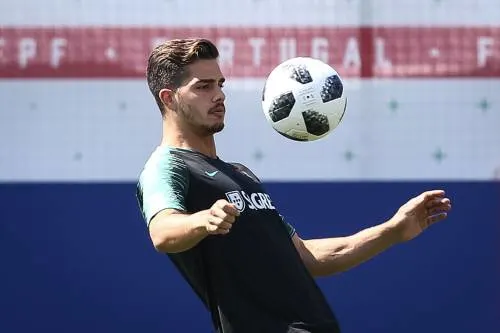 Portugees André Silva van Milan naar Sevilla
