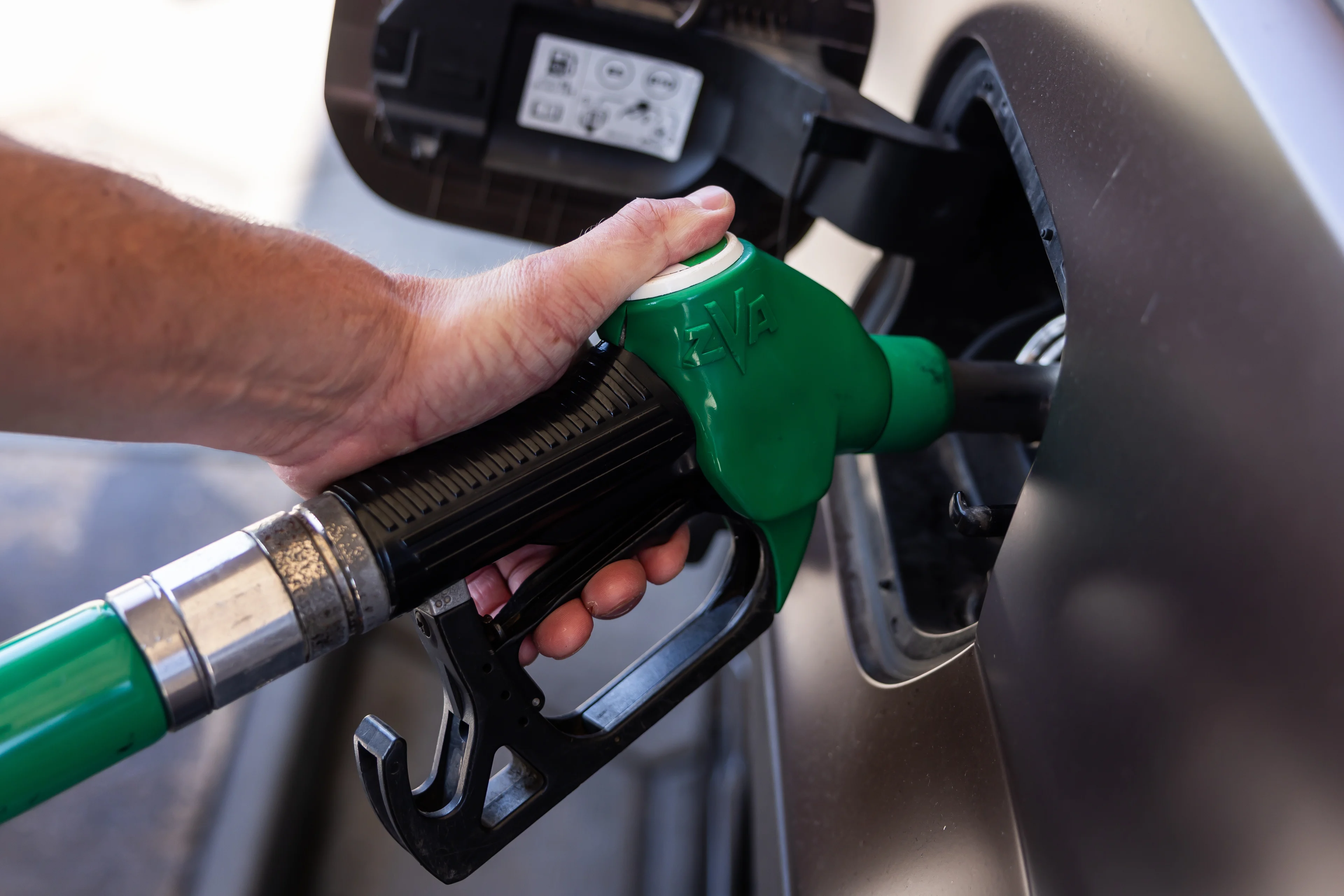 Prijzen aan de pomp weer iets goedkoper geworden: dit betaal je nu voor benzine en diesel