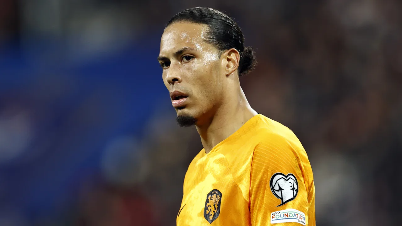 'Ik vind Van Dijk een slapjanus eerste klas, ik zou meteen zijn aanvoerdersband afnemen'