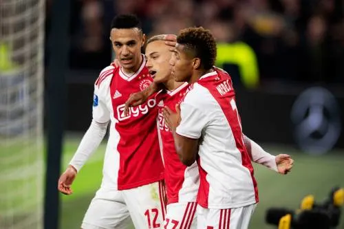 Lang werd helemaal gek na beslissende voorzet