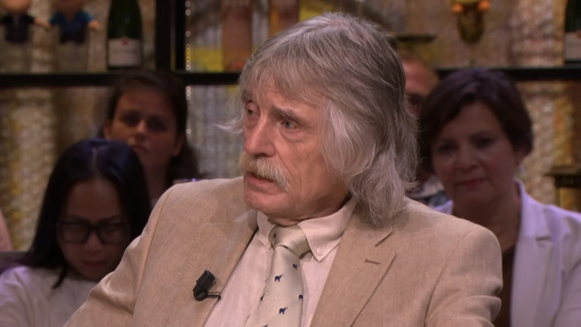 Johan Derksen werd gebeld door onbekende man: 'Vind je het goed dat ik jou als erfgenaam opgeef?'