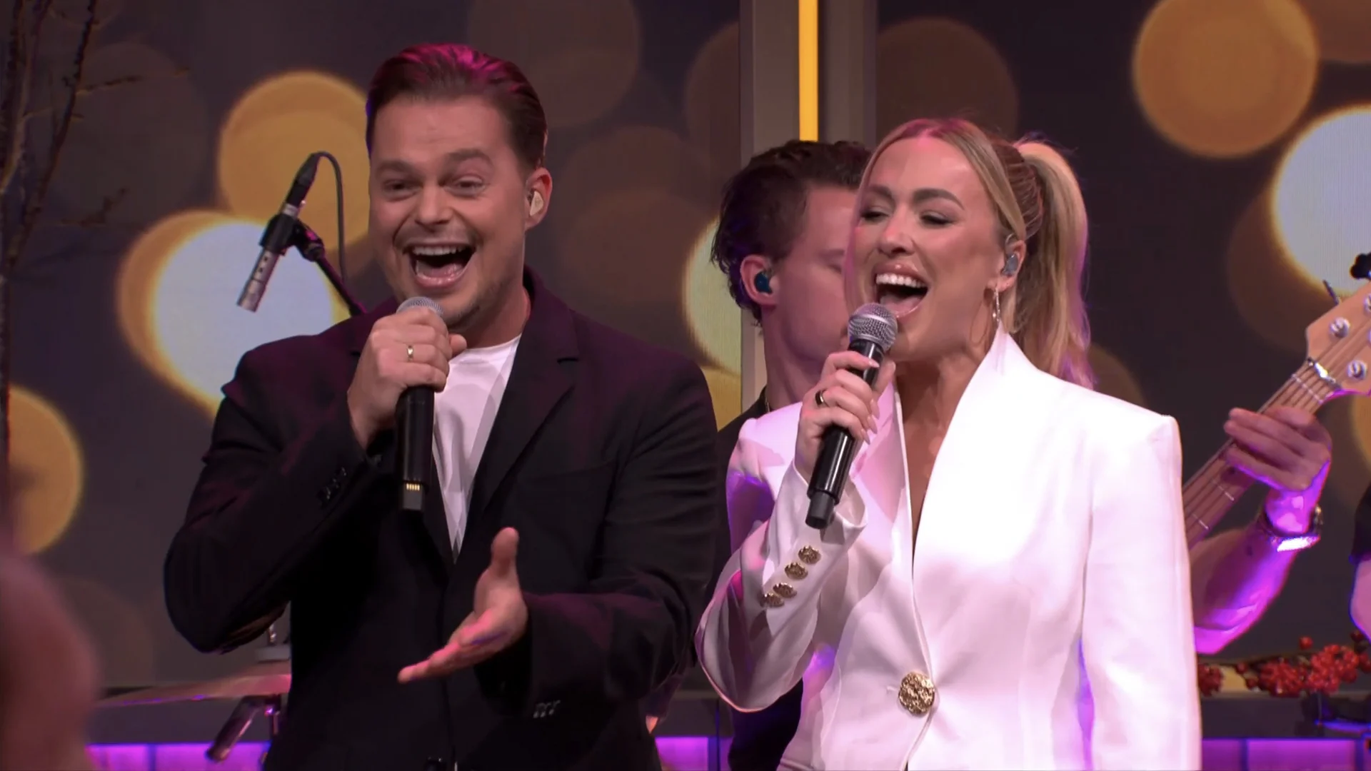 Robert van Hemert en Kimberly Fransens openen De Oranjezondag met 'Ik Zal Er Zijn' 