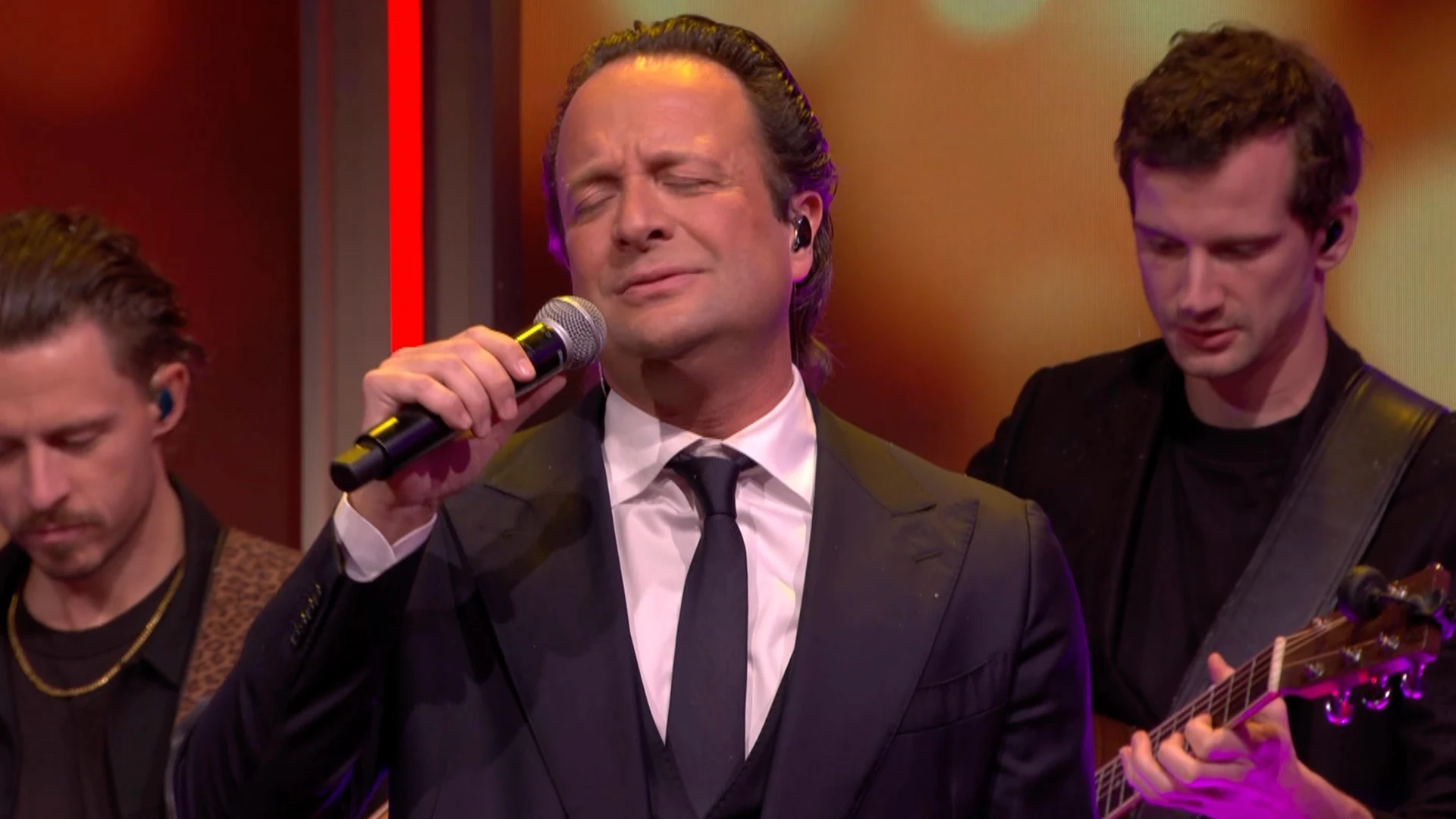 William Janz & The Julio Band verzorgt met ‘Me Va, Me Va’ een memorabele toegift bij De Oranjewinter