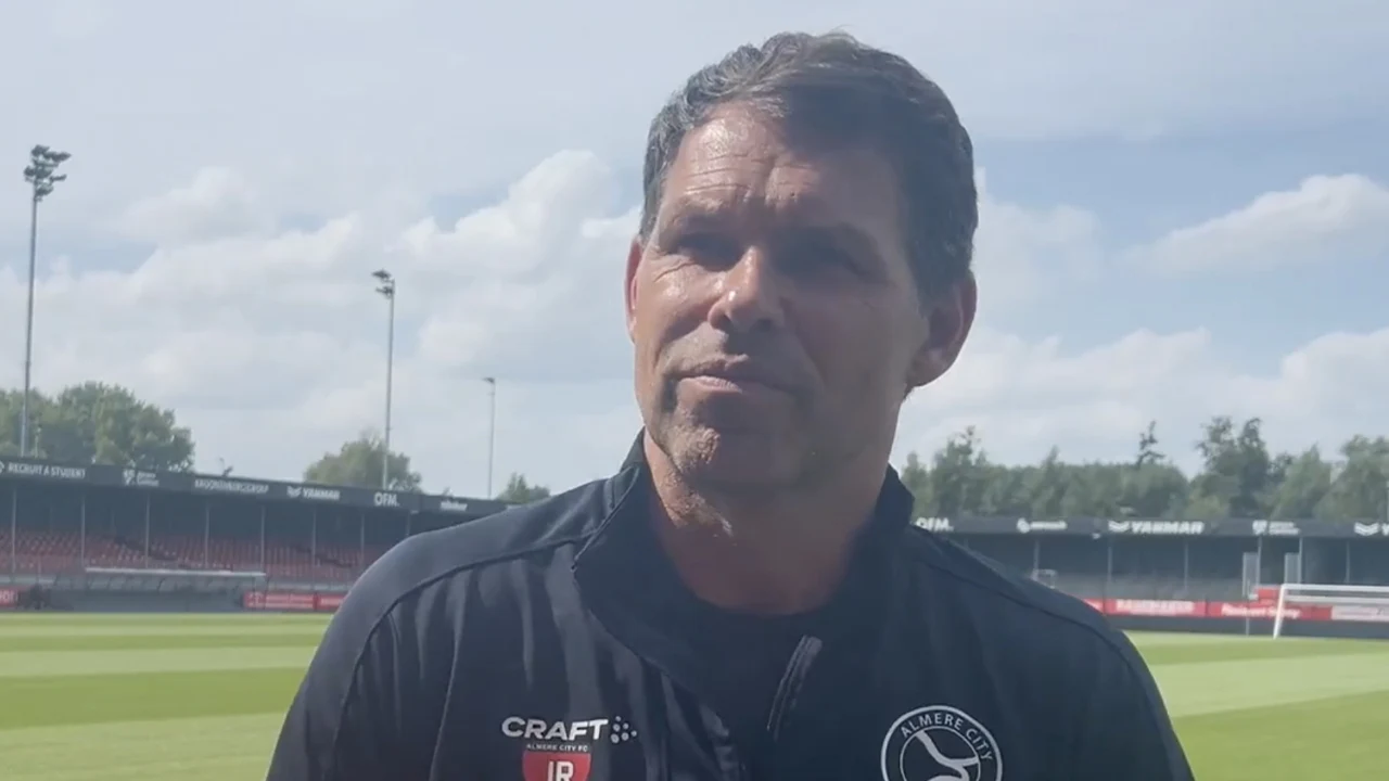 Almere-trainer Rijsdijk over niet doorgaan van duel met Vitesse: 'Voor onszelf ook een domper'