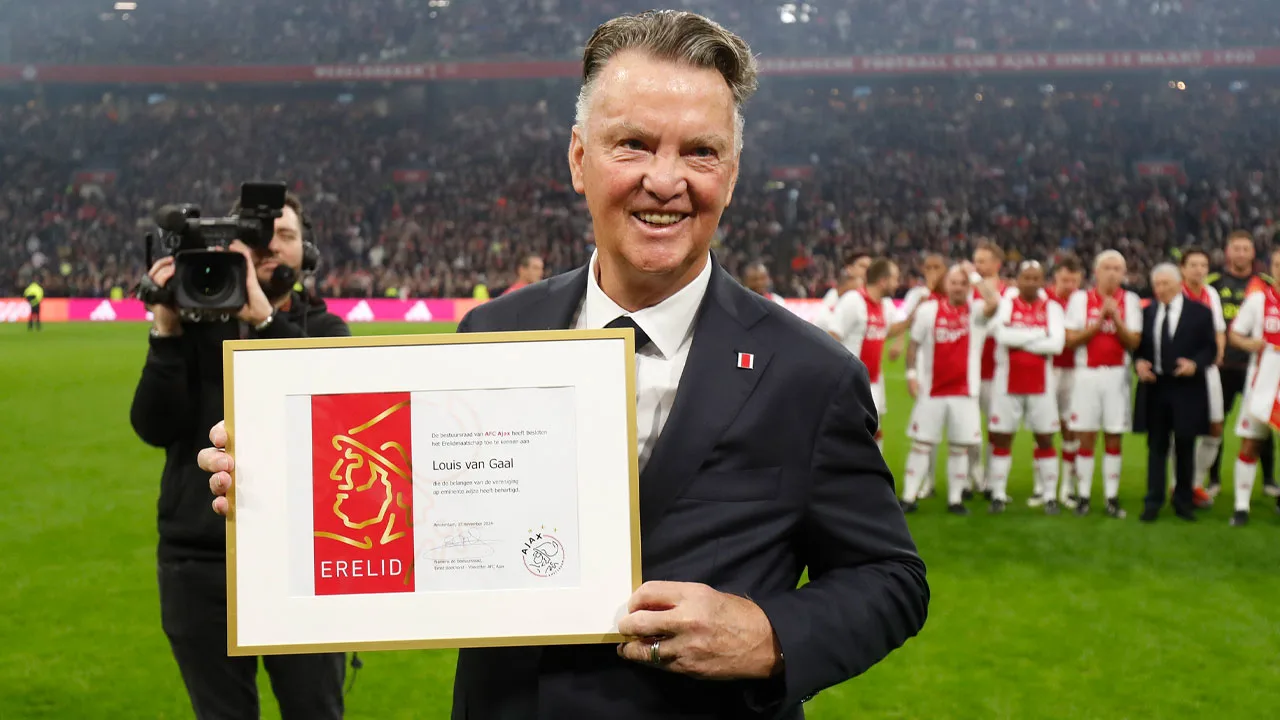 Louis van Gaal benoemd tot erelid van Ajax