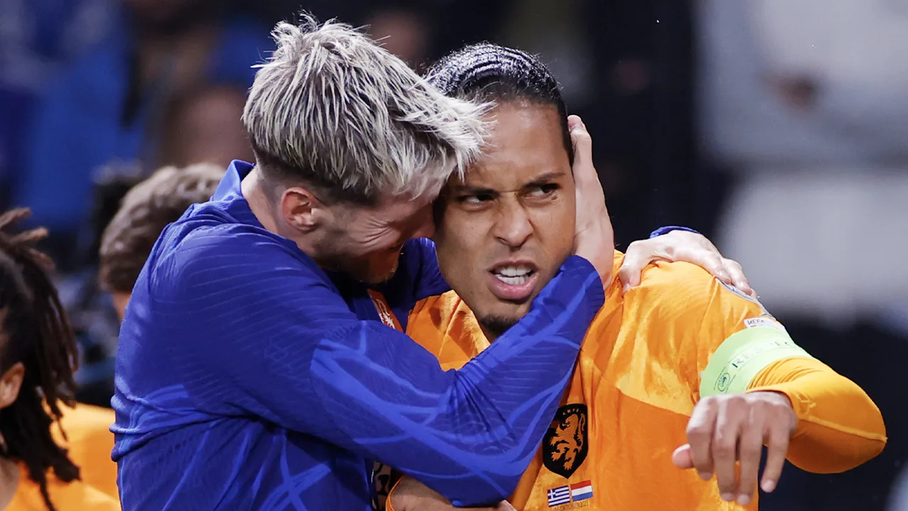 Oranje verslaat Griekenland en is heel dichtbij directe kwalificatie voor EK