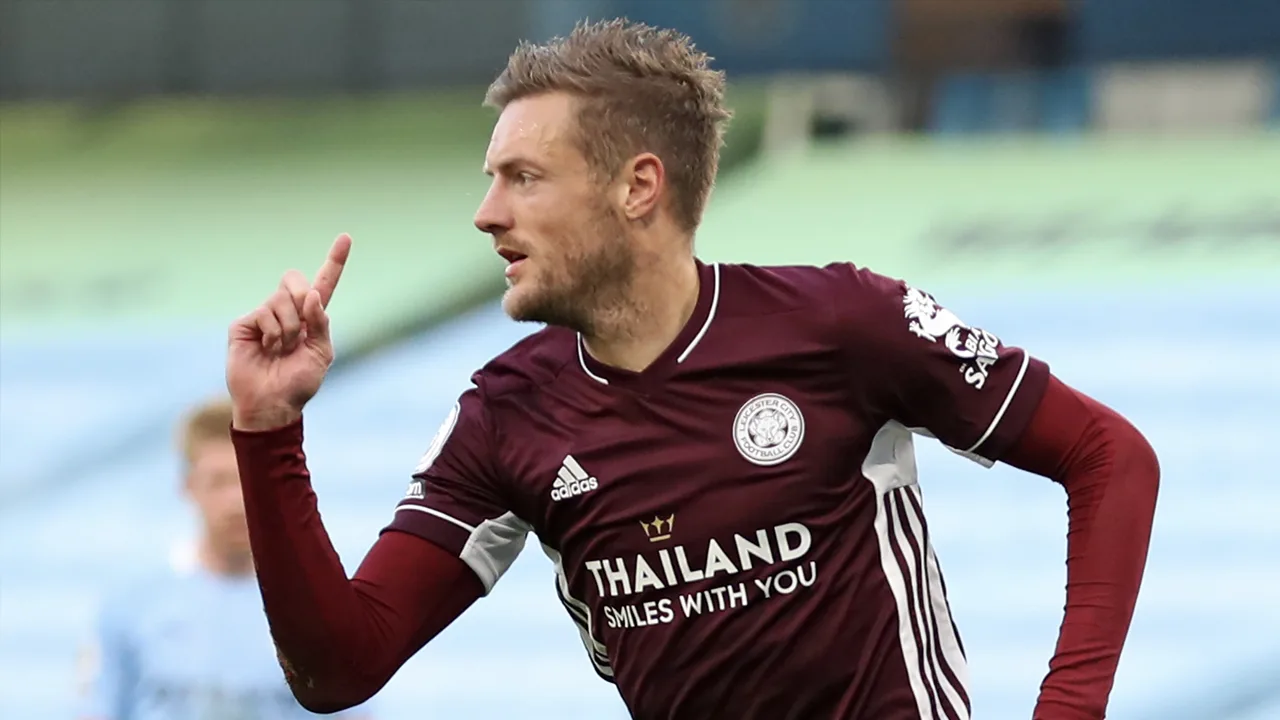 Hattrick Vardy bij stunt Leicester tegen Manchester City (2-5)