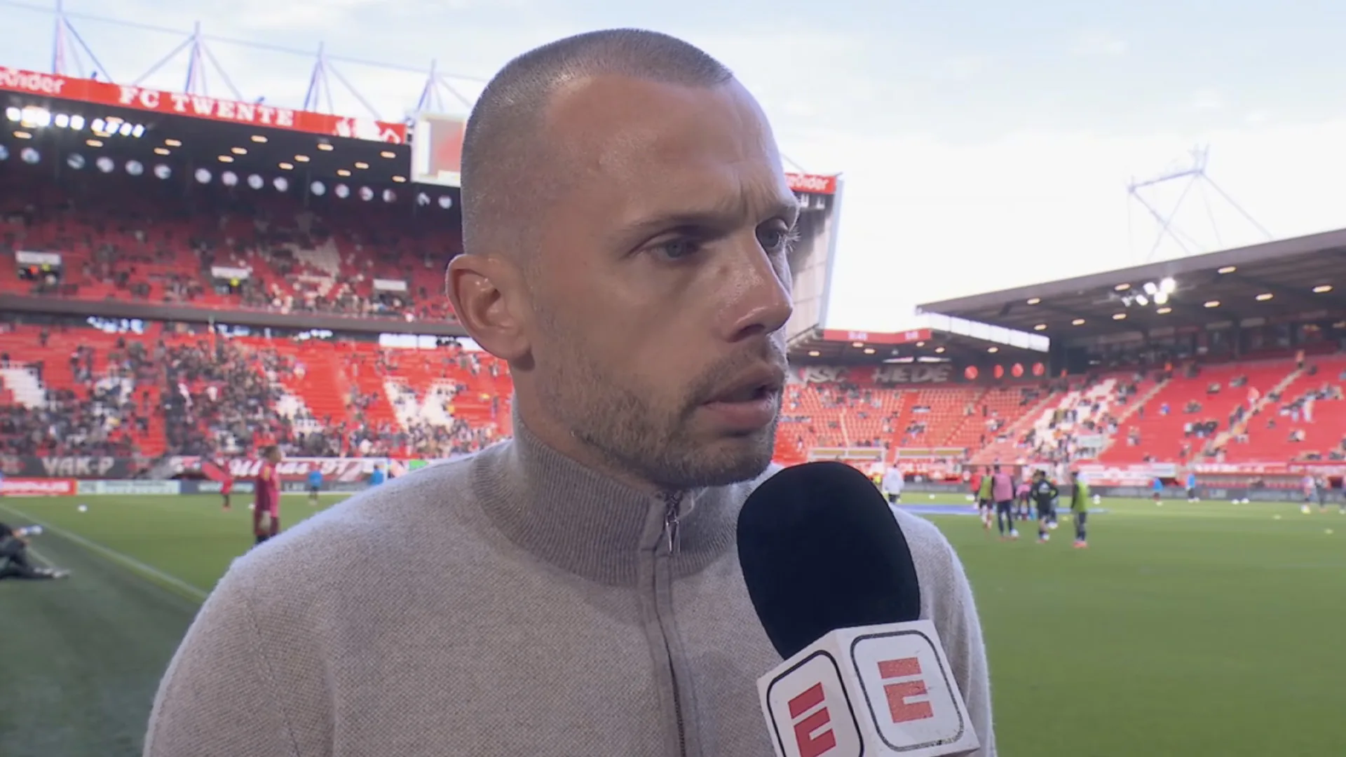 Heitinga is woest op ESPN en richt zich tijdens interview tot verslaggever