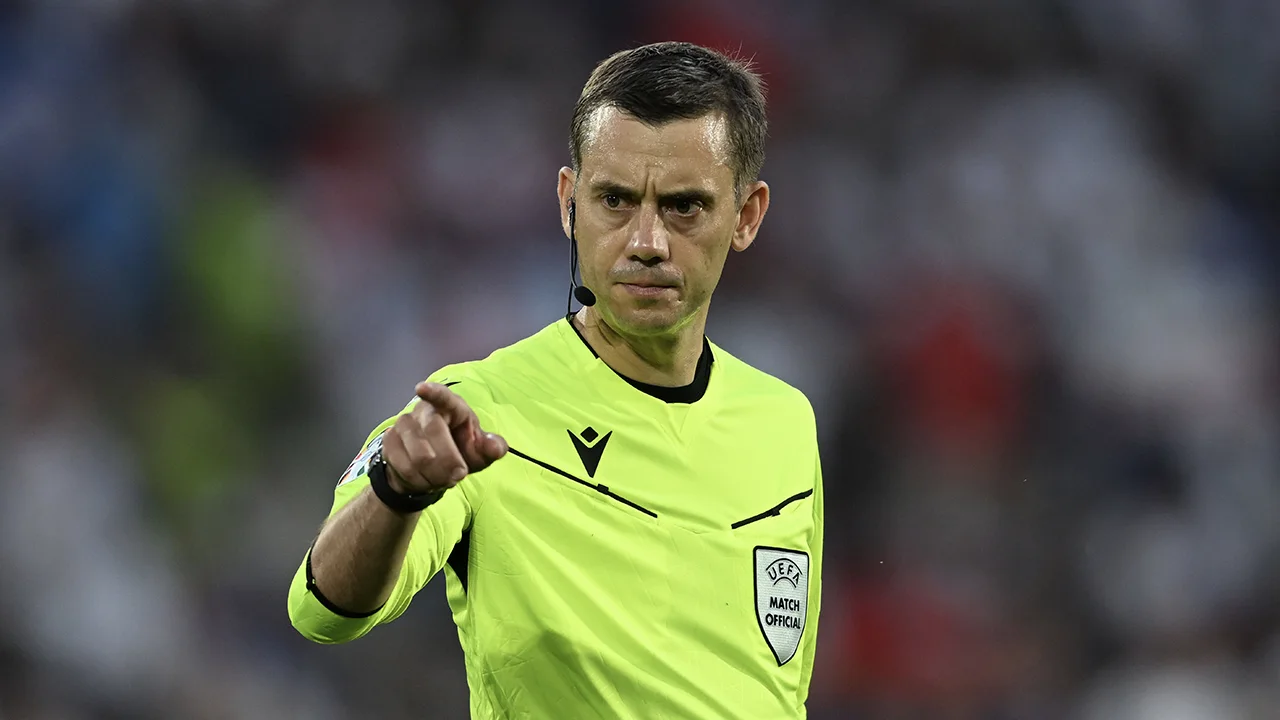 Franse scheidsrechter Turpin leidt EK-kwartfinale Oranje - Turkije