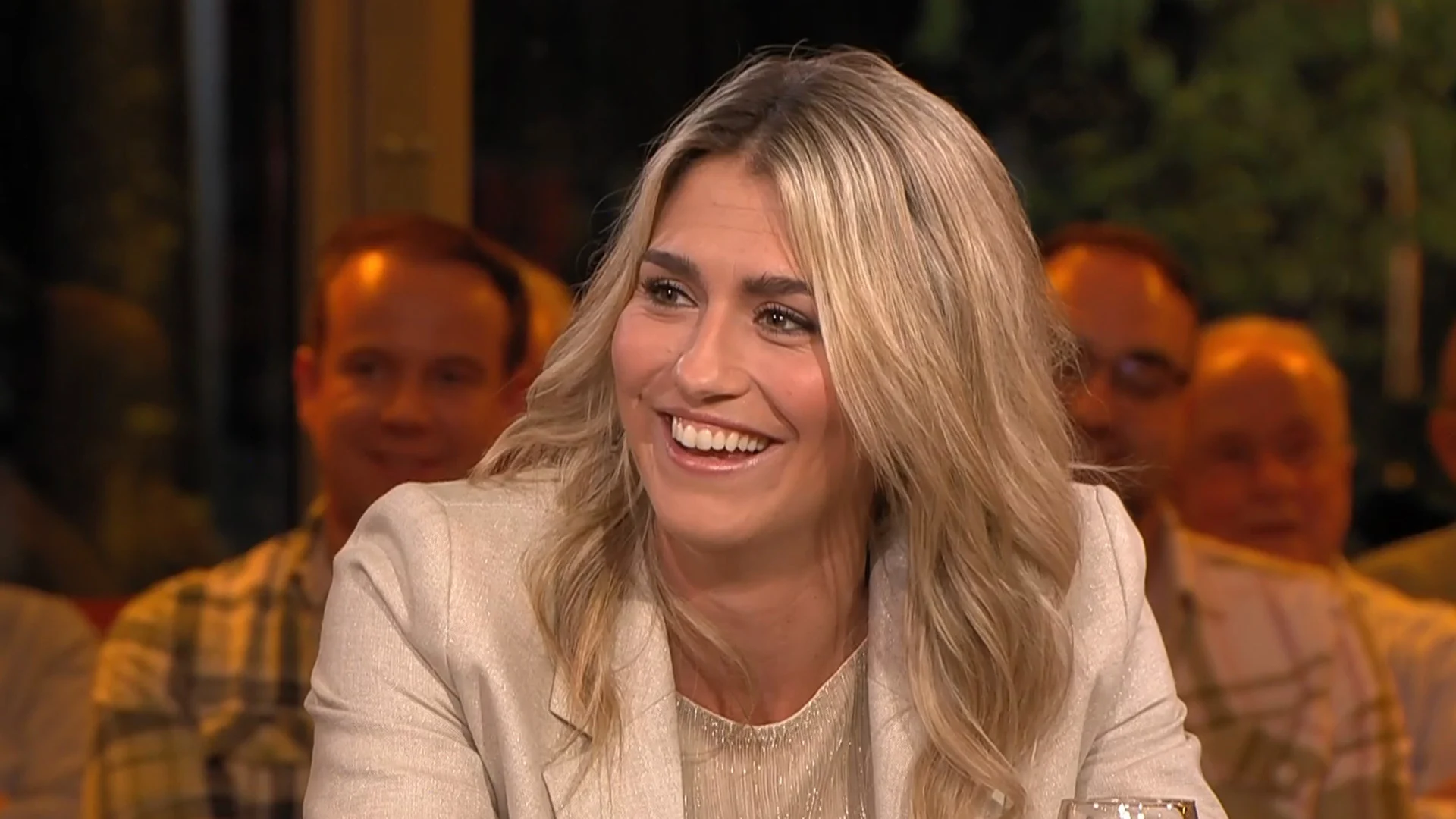 Estavana Polman met Nederlandse handbalsters naar Olympische Spelen