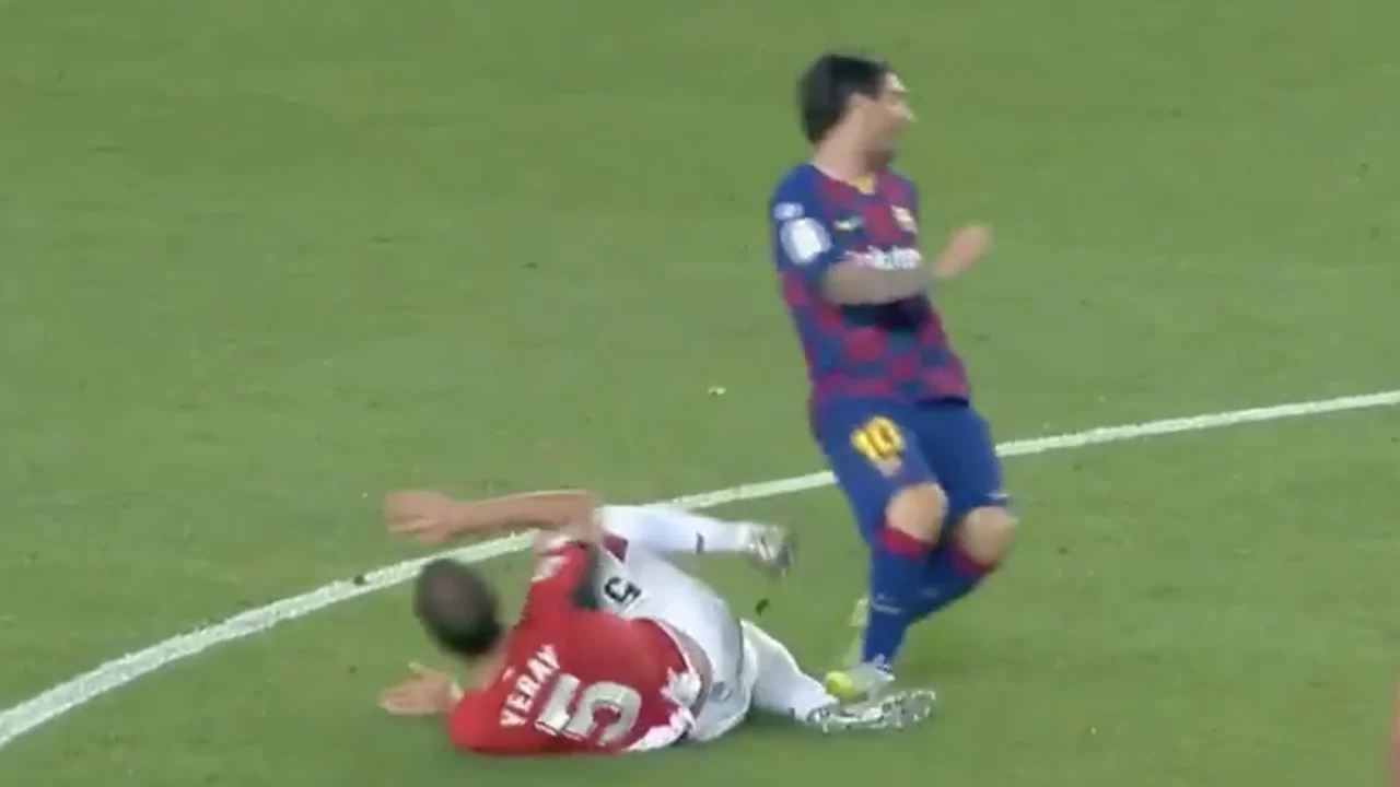 Messi gaat vrijuit na smerige charge