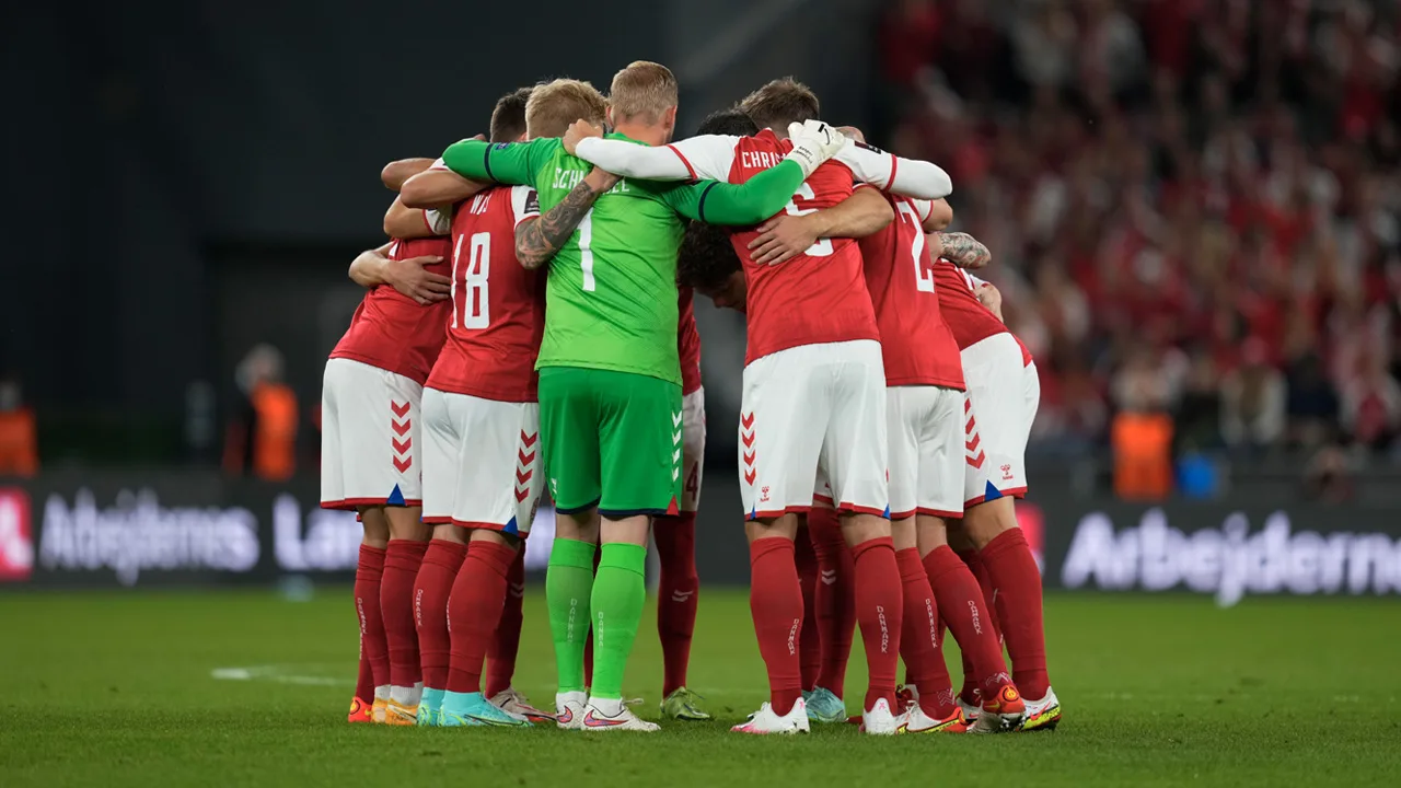 Deense voetbalbond doneert per doelpunt geld aan arbeidsmigranten Qatar