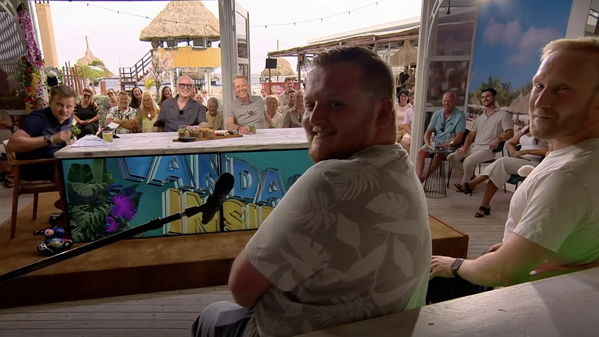 Man in publiek wordt plots uitgenodigd aan de bar bij Vandaag Inside: 'Doe de koekoek maar even!'