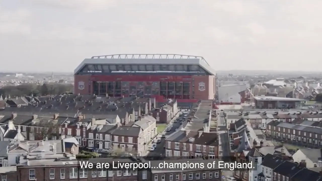 KIPPENVEL: Liverpool viert historische titel met schitterende video 😍