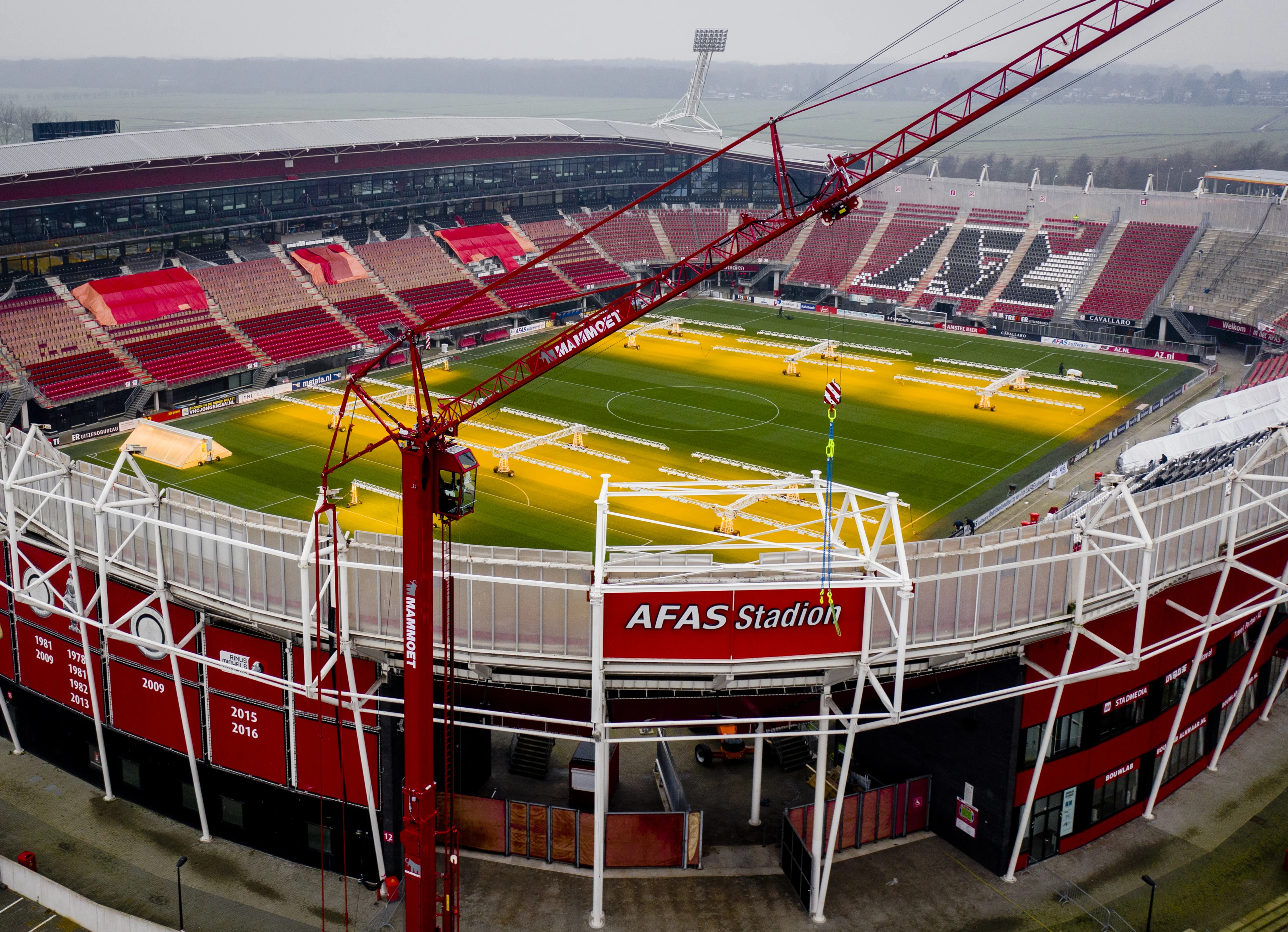 DEFINITIEF: De KNVB schrapt alle wedstrijden in het betaald- en amateurvoetbal van zondag 