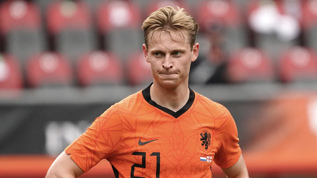 Frenkie volgt voetbalpraatprogramma’s: 'Dan roepen ze ook maar wat'