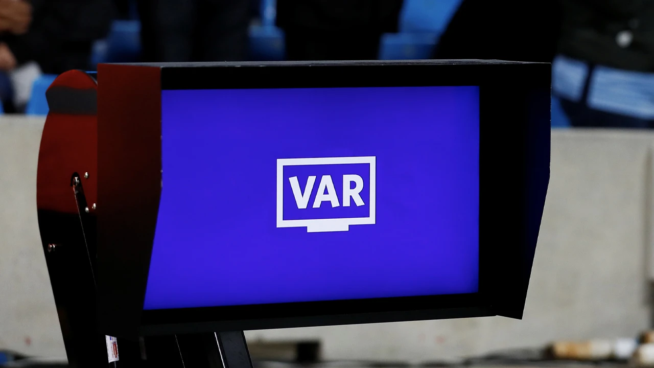Serie A wil experimenteren met VAR met challenges