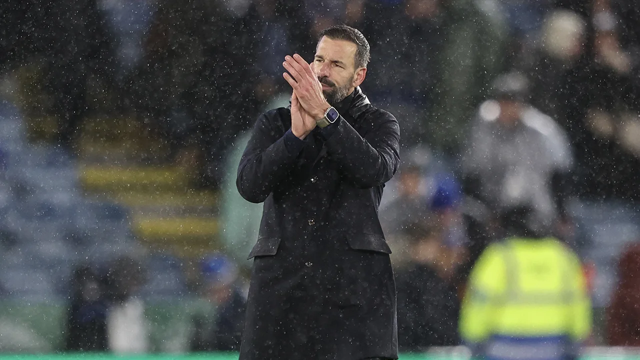 Ruud van Nistelrooij  pakt punt met Leicester City na fraaie comeback