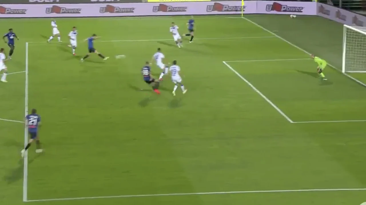 WAUW! De Roon scoort heerlijke volley met buitenkantje voet