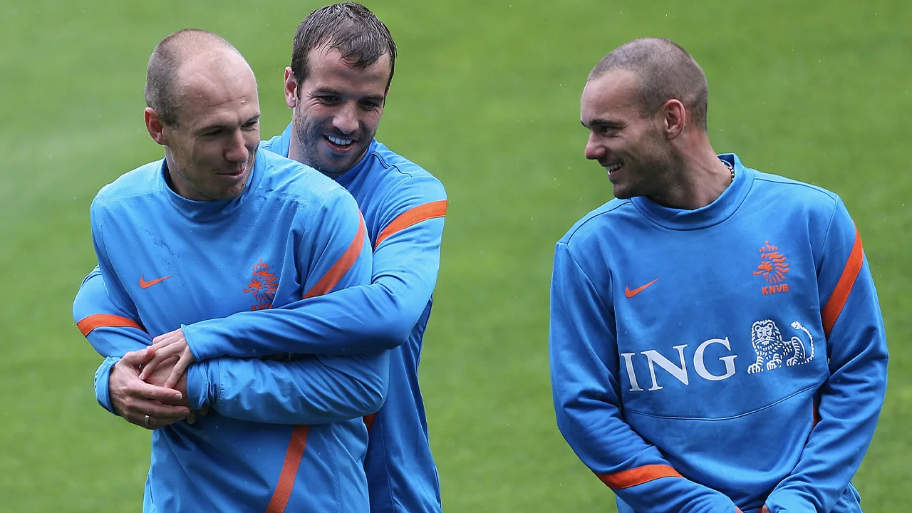 Van der Vaart grapt over rentree Robben: 'Kan ik hem lekker afzeiken'