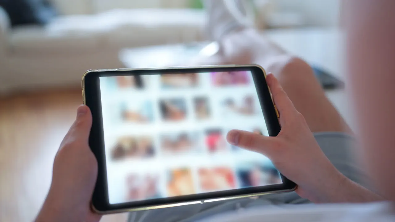 'Tweede Kamer tegen tablets met onder meer softporno voor gevangenen'