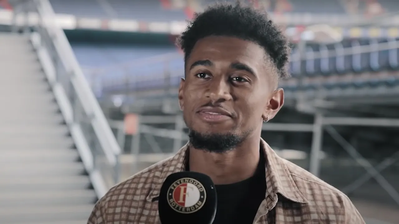 Ajax pakt Feyenoord aan na fout in aankondigingsvideo