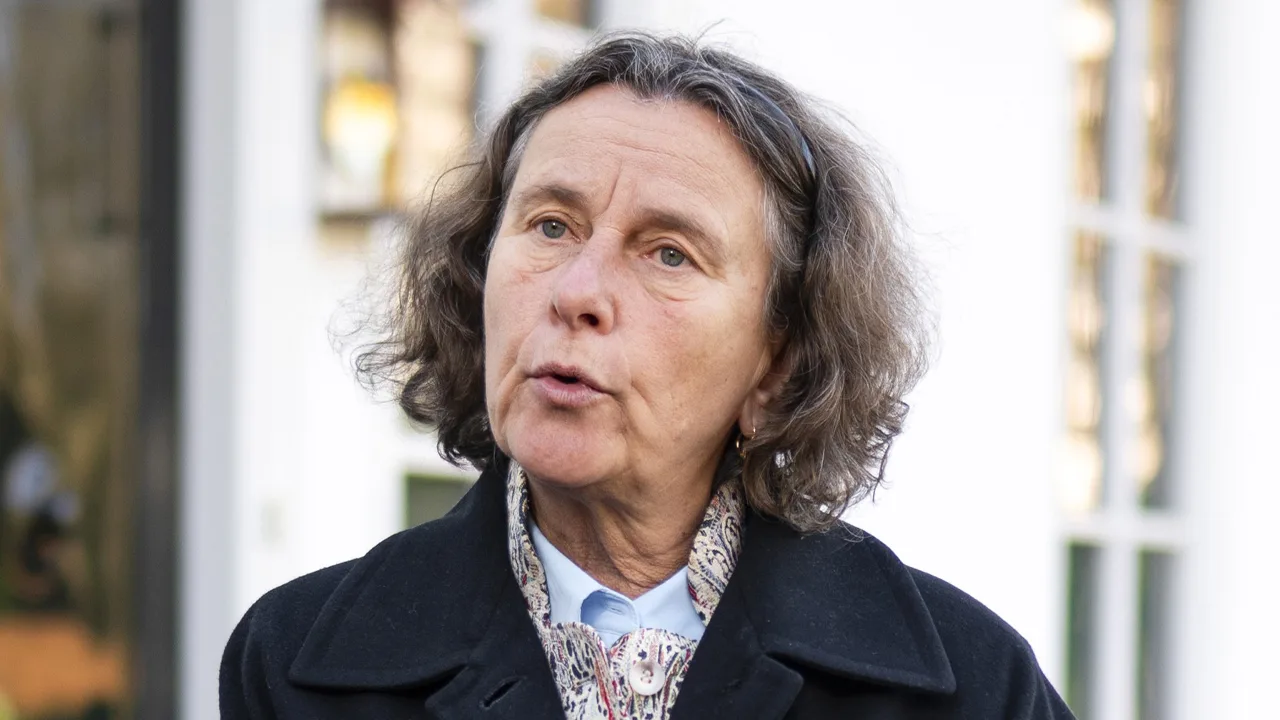 Marjolein Faber doet aangifte om foto met Hitlersnor bij demonstratie